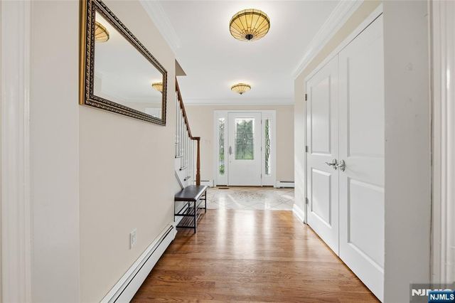 19 Blueberry Court, Mahwah, NJ 07430