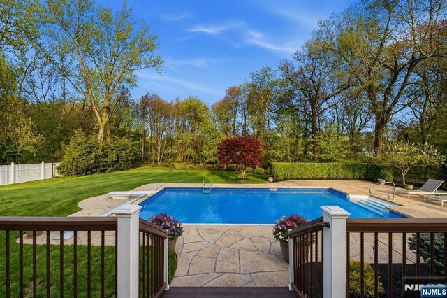 19 Blueberry Court, Mahwah, NJ 07430