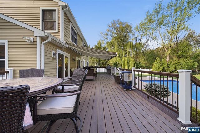 19 Blueberry Court, Mahwah, NJ 07430