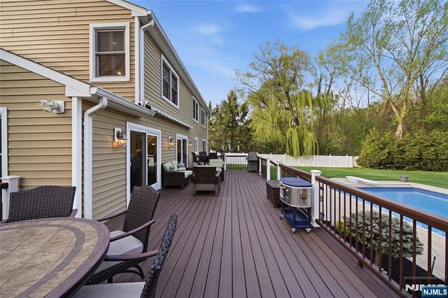 19 Blueberry Court, Mahwah, NJ 07430