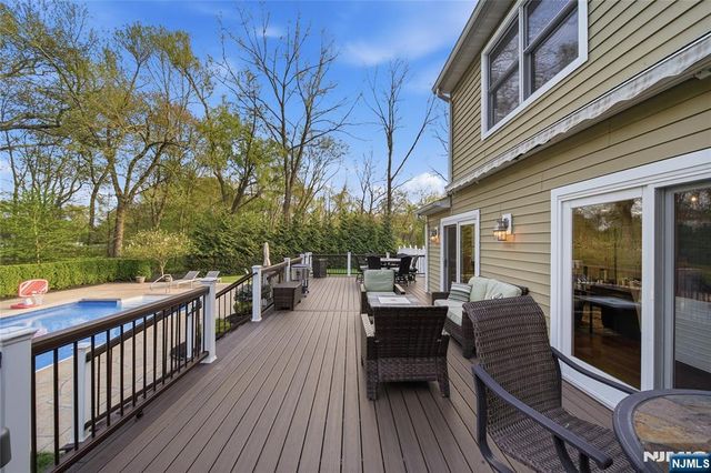 19 Blueberry Court, Mahwah, NJ 07430