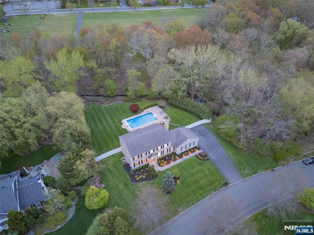 19 Blueberry Court, Mahwah, NJ 07430