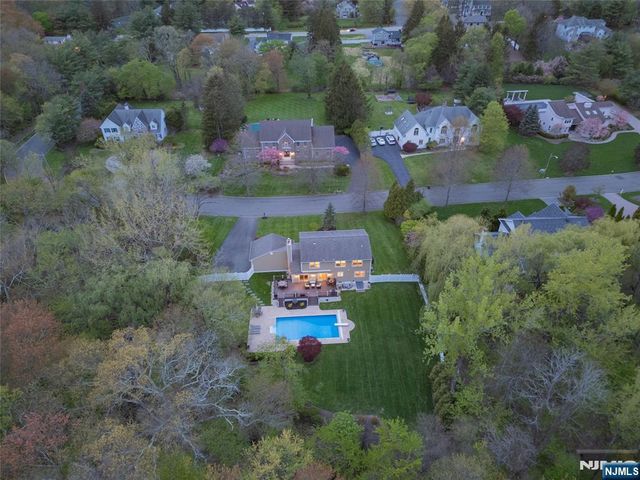 19 Blueberry Court, Mahwah, NJ 07430