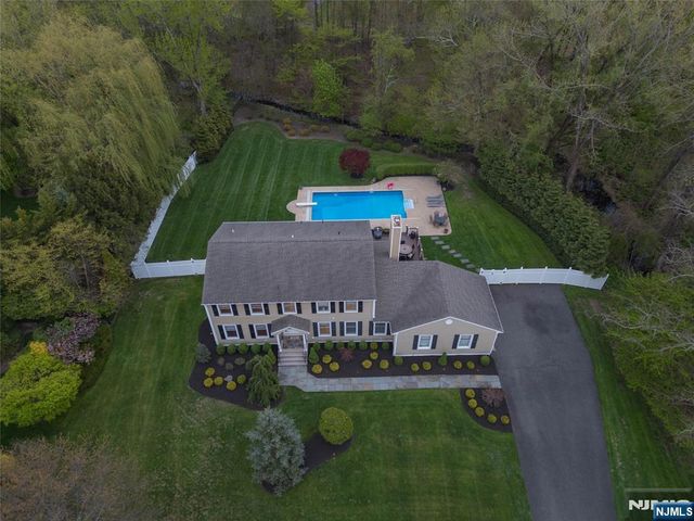 19 Blueberry Court, Mahwah, NJ 07430