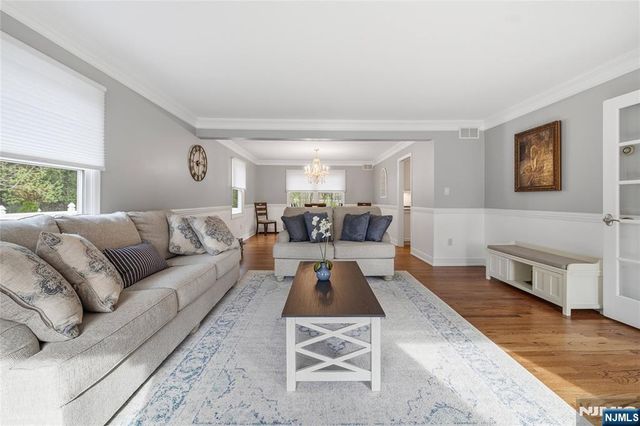 19 Blueberry Court, Mahwah, NJ 07430