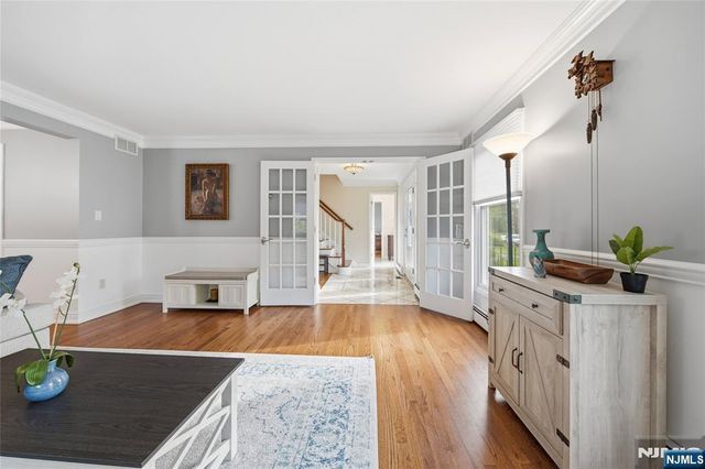 19 Blueberry Court, Mahwah, NJ 07430