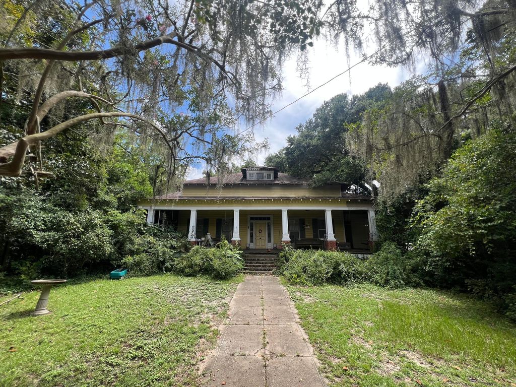 422 Hampton Street, Walterboro, SC 29488