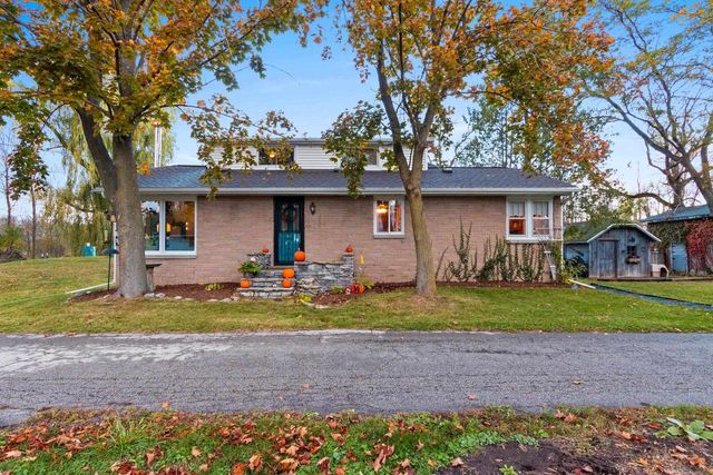 4132 BAYSIDE ROAD, Suamico, WI 54173