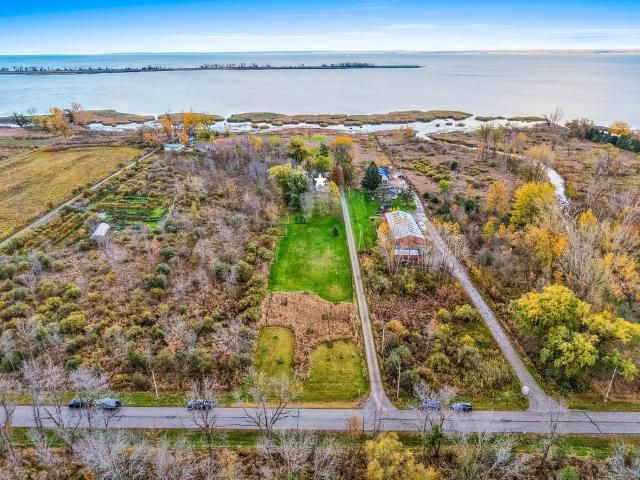 4132 BAYSIDE ROAD, Suamico, WI 54173