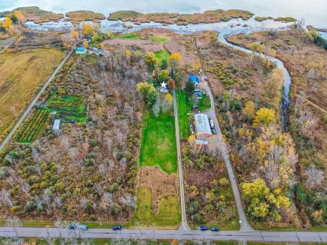 4132 BAYSIDE ROAD, Suamico, WI 54173