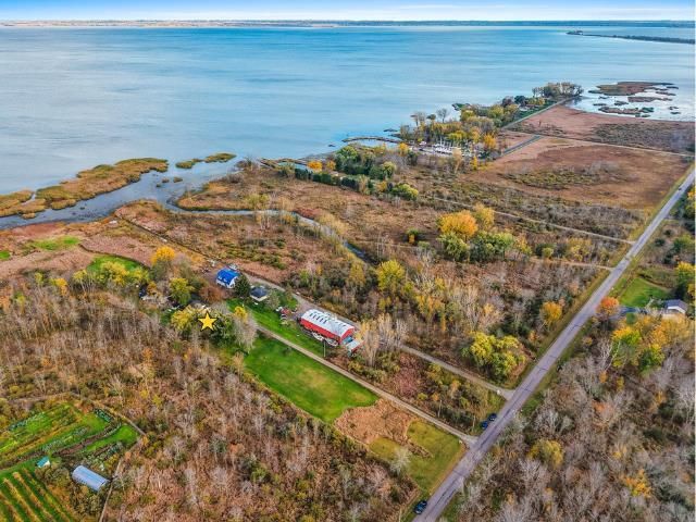 4132 BAYSIDE ROAD, Suamico, WI 54173