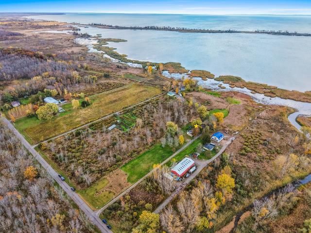 4132 BAYSIDE ROAD, Suamico, WI 54173