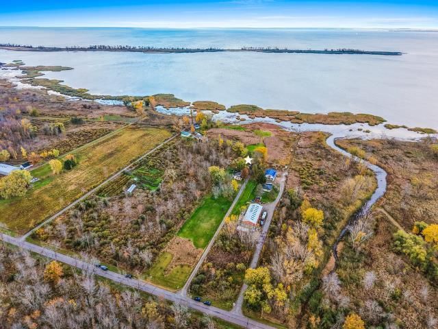 4132 BAYSIDE ROAD, Suamico, WI 54173