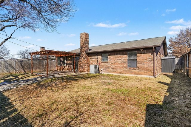 6204 Brookside Drive, Watauga, TX 76148