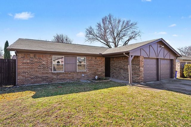 6204 Brookside Drive, Watauga, TX 76148