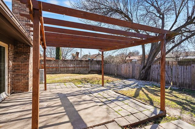 6204 Brookside Drive, Watauga, TX 76148