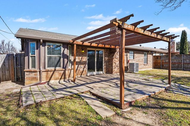 6204 Brookside Drive, Watauga, TX 76148