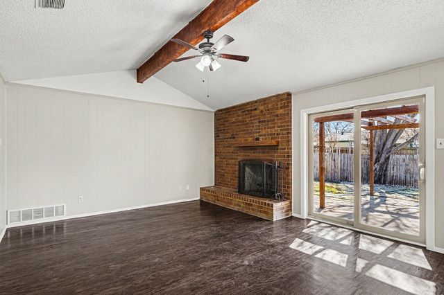 6204 Brookside Drive, Watauga, TX 76148