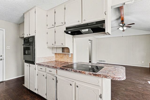 6204 Brookside Drive, Watauga, TX 76148