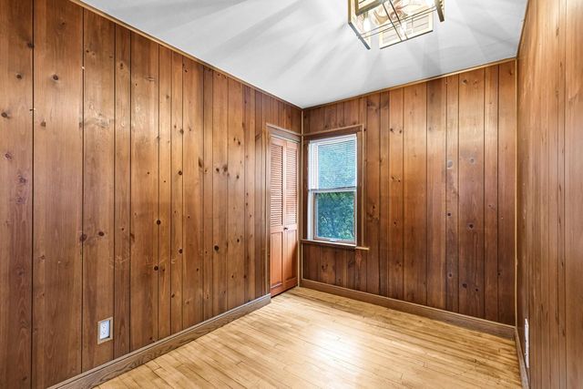 1618 E Newport AVENUE, Milwaukee, WI 53211