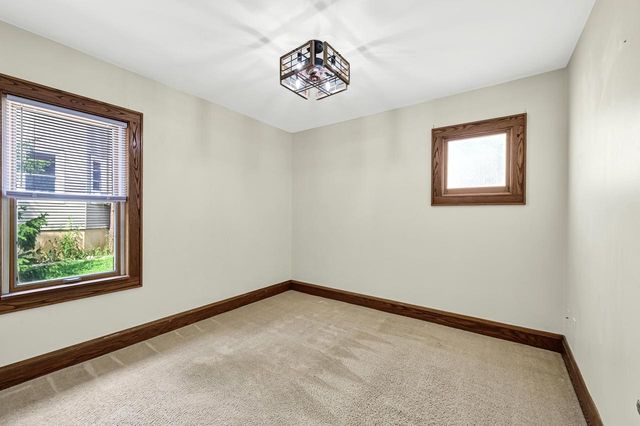 1618 E Newport AVENUE, Milwaukee, WI 53211
