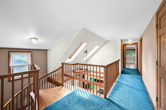 1618 E Newport AVENUE, Milwaukee, WI 53211