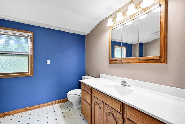 1618 E Newport AVENUE, Milwaukee, WI 53211