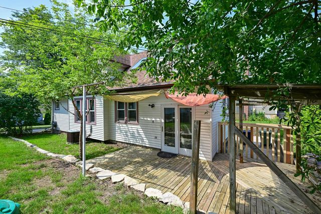 1618 E Newport AVENUE, Milwaukee, WI 53211