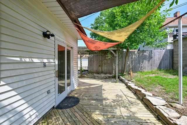 1618 E Newport AVENUE, Milwaukee, WI 53211