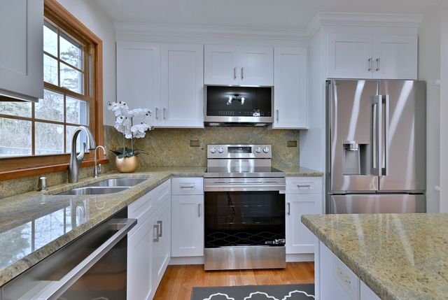 714 N Lakeside Drive, Vernon Hills, IL 60061