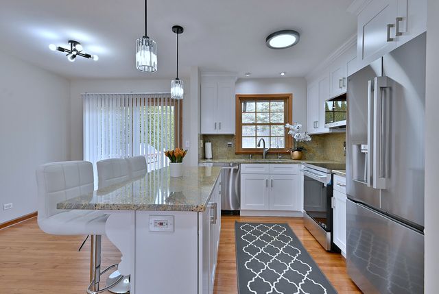 714 N Lakeside Drive, Vernon Hills, IL 60061