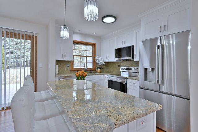 714 N Lakeside Drive, Vernon Hills, IL 60061