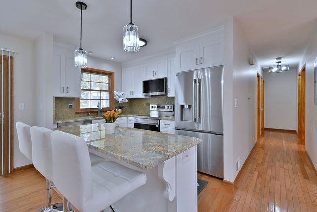 714 N Lakeside Drive, Vernon Hills, IL 60061