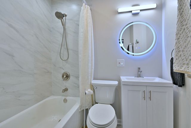 714 N Lakeside Drive, Vernon Hills, IL 60061