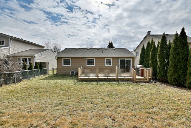 714 N Lakeside Drive, Vernon Hills, IL 60061