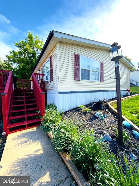 105 FIELDBRIDGE CT, Lancaster, PA 17603