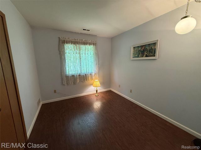 7806 Manor Circle 203, Westland, MI 48185