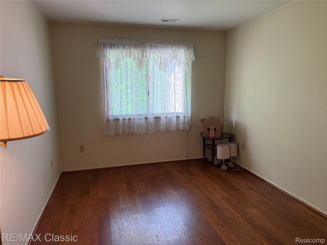 7806 Manor Circle 203, Westland, MI 48185