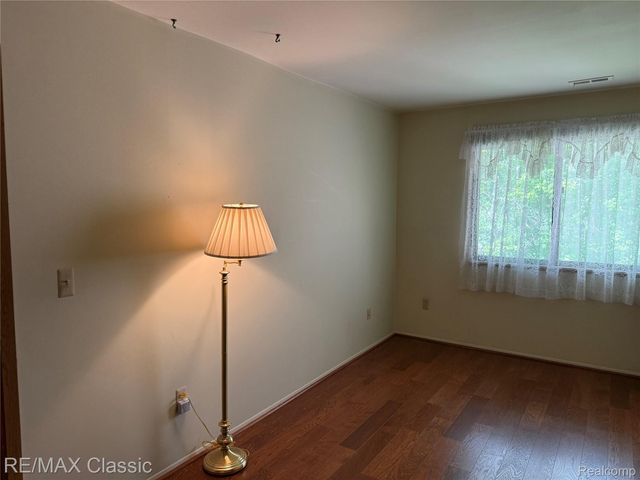 7806 Manor Circle 203, Westland, MI 48185