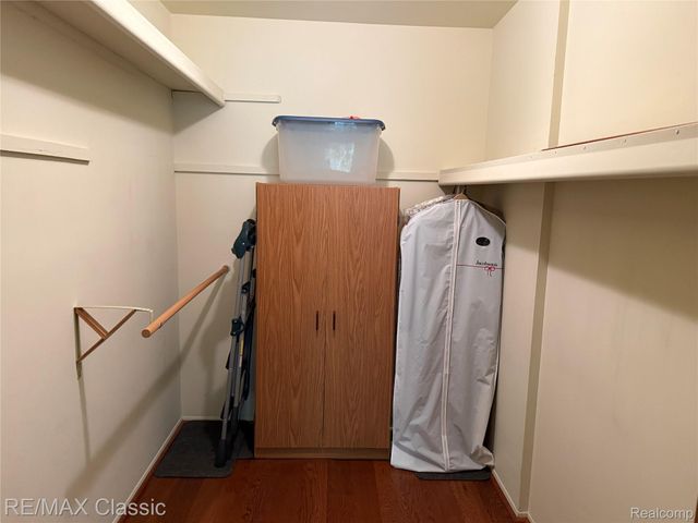 7806 Manor Circle 203, Westland, MI 48185