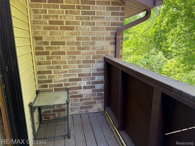 7806 Manor Circle 203, Westland, MI 48185