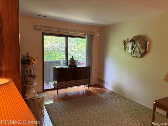 7806 Manor Circle 203, Westland, MI 48185