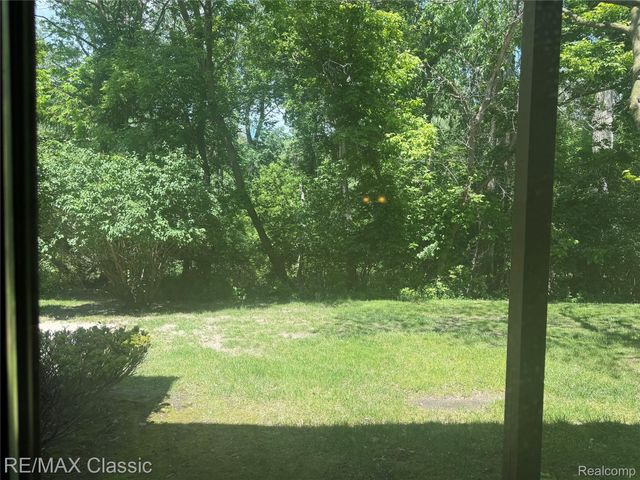 7806 Manor Circle 203, Westland, MI 48185