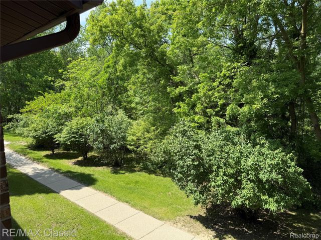 7806 Manor Circle 203, Westland, MI 48185