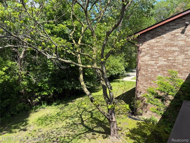 7806 Manor Circle 203, Westland, MI 48185