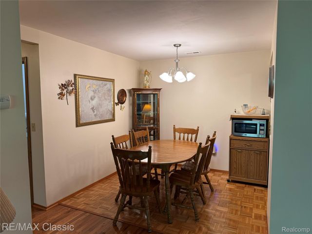 7806 Manor Circle 203, Westland, MI 48185