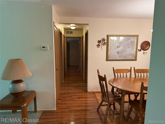 7806 Manor Circle 203, Westland, MI 48185