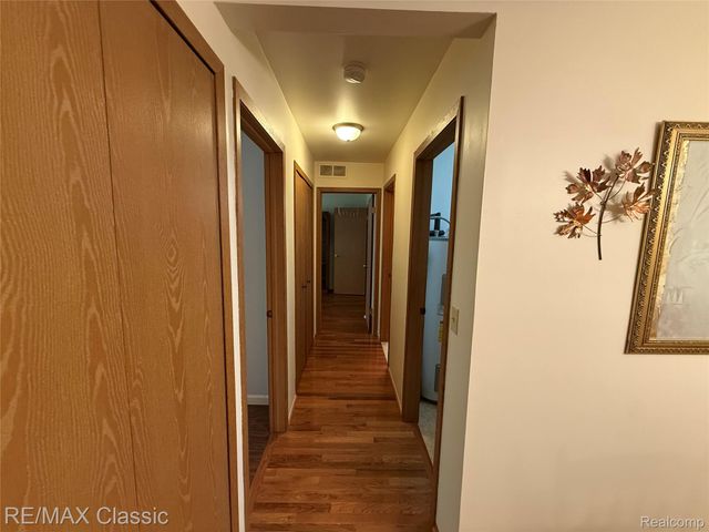 7806 Manor Circle 203, Westland, MI 48185