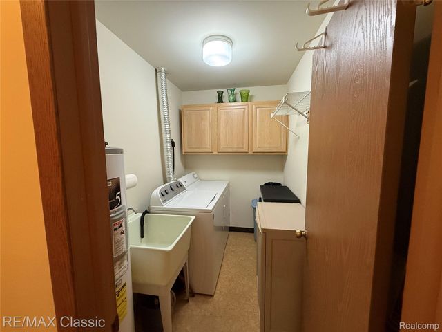 7806 Manor Circle 203, Westland, MI 48185