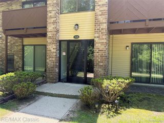 7806 Manor Circle 203, Westland, MI 48185
